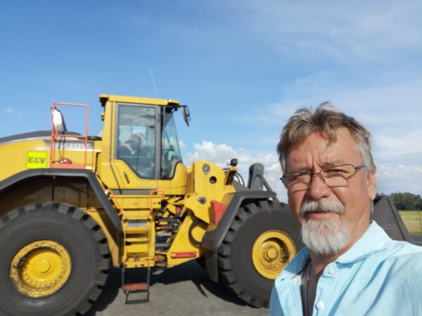 Manie Genis conducting onsite Two Way radio installations done by Diotron Communications